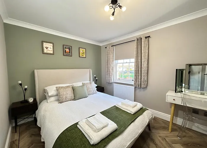 Stylish Stay In Central Canterbury With Parking
