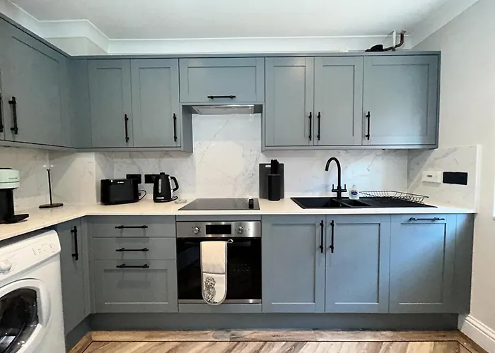 Stylish Stay In Central Canterbury With Parking