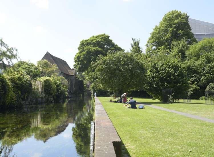 Stylish In With Parking Сasa de vacaciones Canterbury